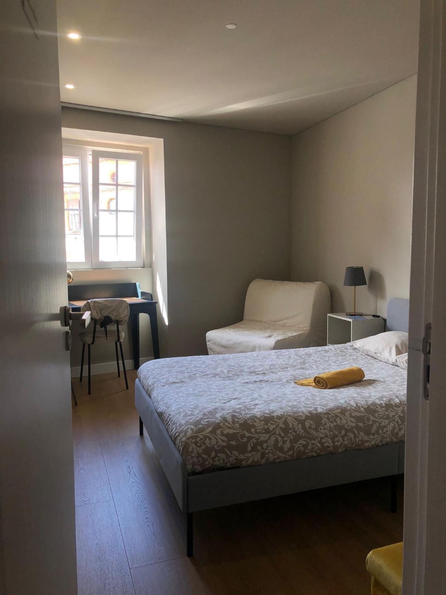 Quarto Triplo com Casa de Banho Partilhada