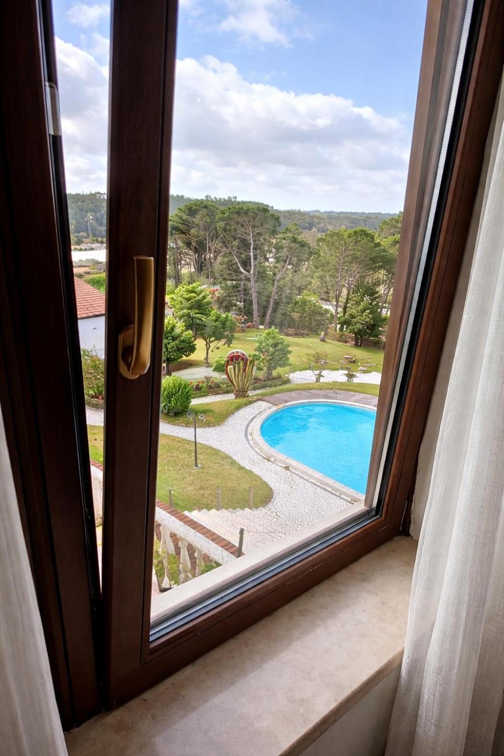 Quarto Duplo com Vista Piscina