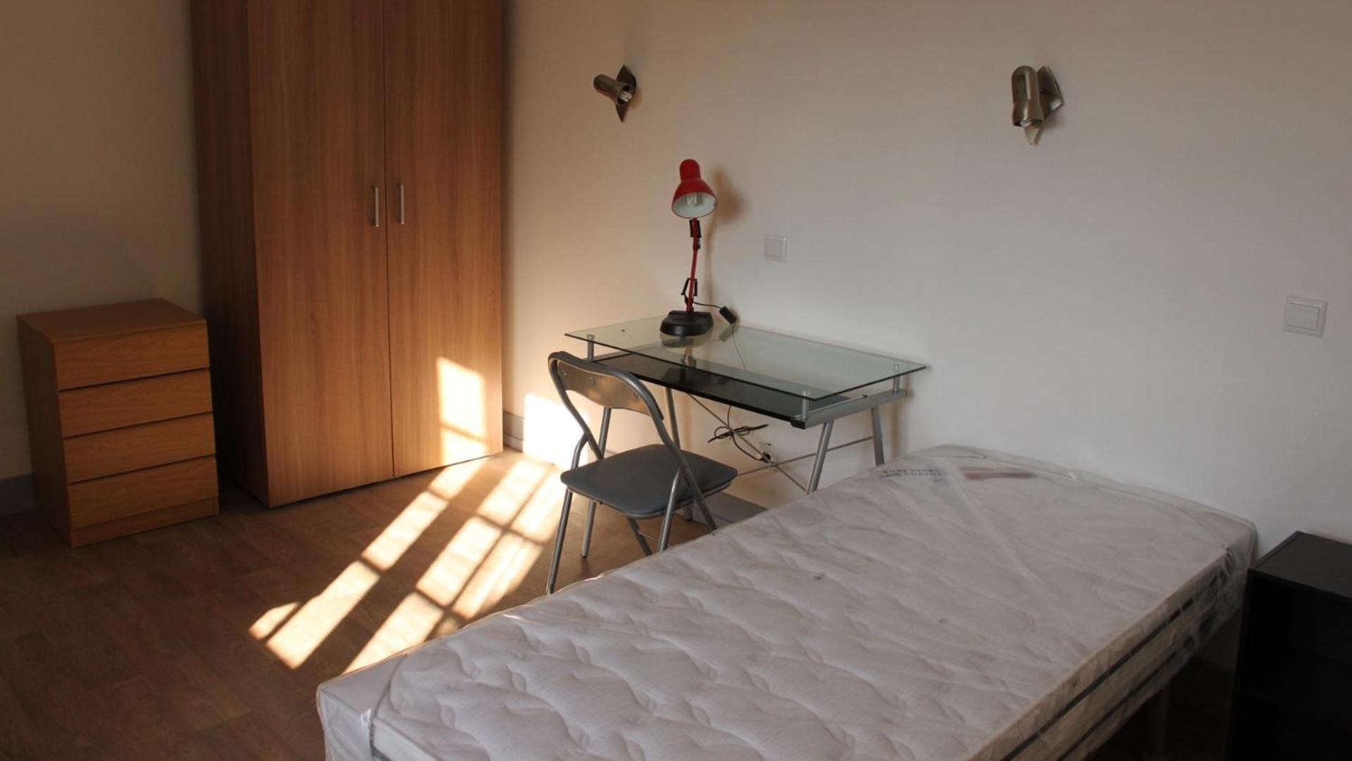 Quarto Individual com Casa de Banho Privativa