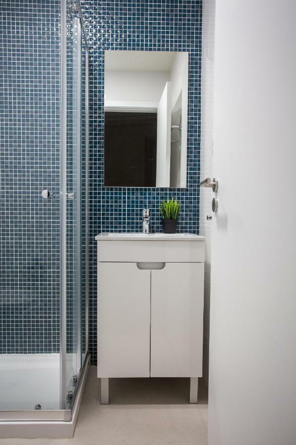Quarto Triplo com Casa de Banho Privada Externa