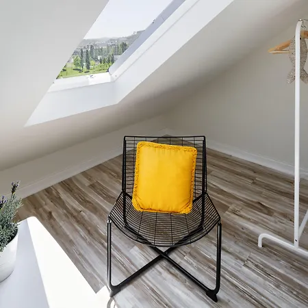 Jr Studios & Suites I Rius I-2